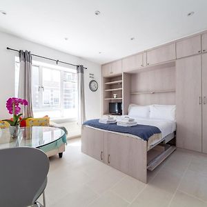 Studio met een King Size Bed